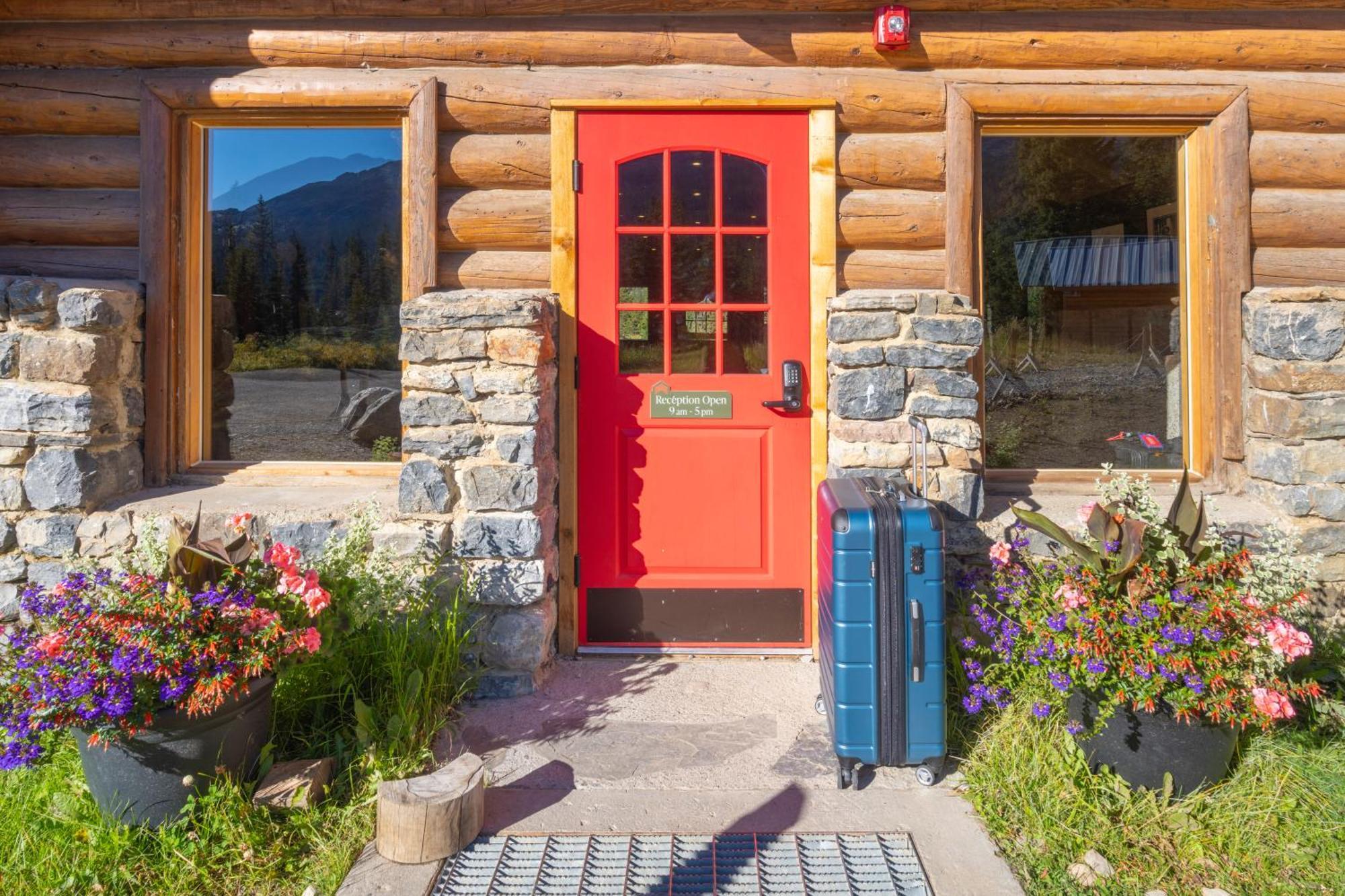 The Lodge At Bow Lake เลคหลุยส์ ภายนอก รูปภาพ